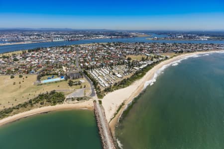 Aerial Image of STOCKTONBEACH HOLIDAY PARK