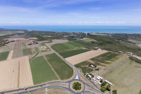 Aerial Image of HOLLOWAYS BEACH FROM INLAND