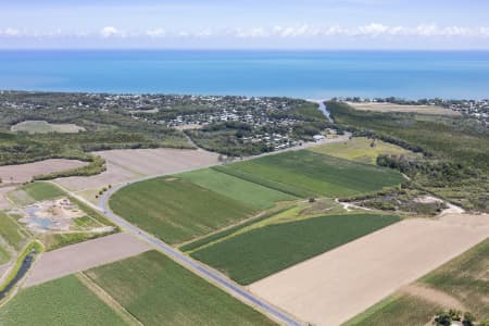 Aerial Image of HOLLOWAYS BEACH FROM INLAND