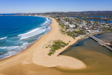 Aerial Image of NARRABEEN BEACH AND LAKE