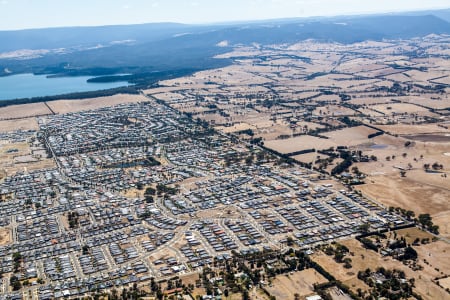 Aerial Image of DOREEN, VICTORIA.