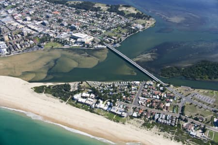 Aerial Image of THE ENTRANCE