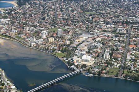 Aerial Image of THE ENTRANCE