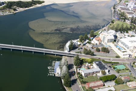 Aerial Image of THE ENTRANCE