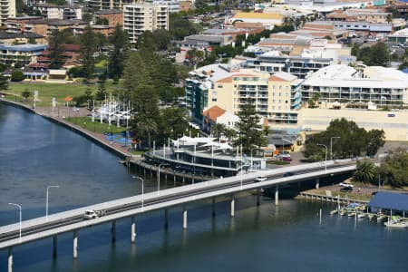 Aerial Image of THE ENTRANCE