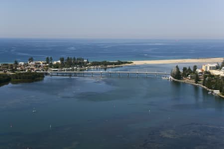 Aerial Image of THE ENTRANCE