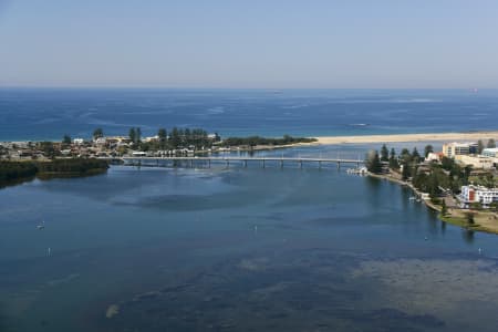 Aerial Image of THE ENTRANCE