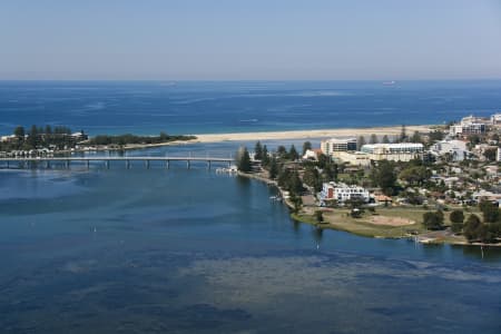 Aerial Image of THE ENTRANCE