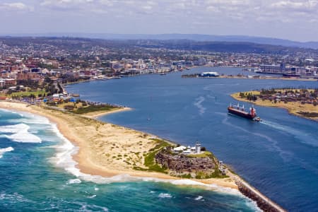 Aerial Image of NOBBYS BEACH