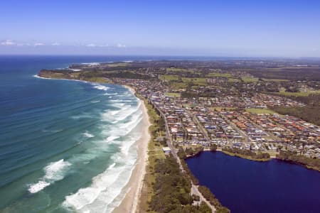 Aerial Image of LENNOX HEAD