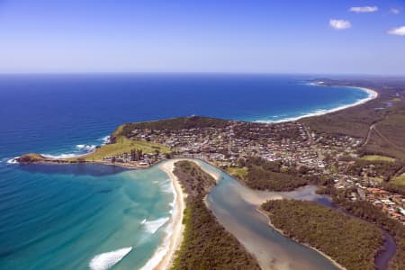 Aerial Image of CRESCENT HEAD