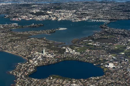 Aerial Image of TAKAPUNA LOOKING SOUTH TO AUCKLAND CITY