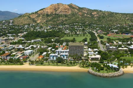 Aerial Image of TOWNSVILLE BEACHFRONT, QUEENSLAND
