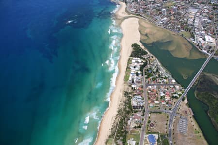 Aerial Image of THE ENTRANCE NORTH