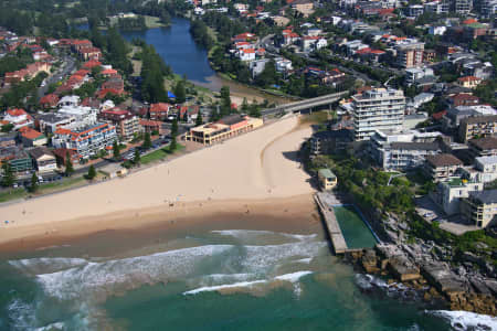 Aerial Image of QUEENSCLIFF BEACH AND POOL, NSW