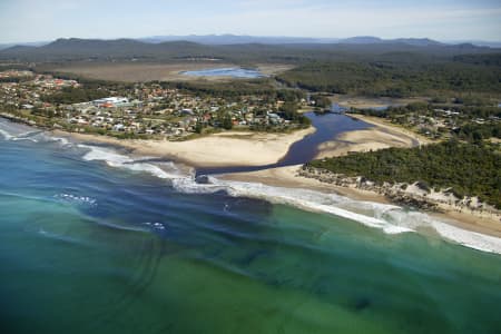 Aerial Image of LAKE CATHIE
