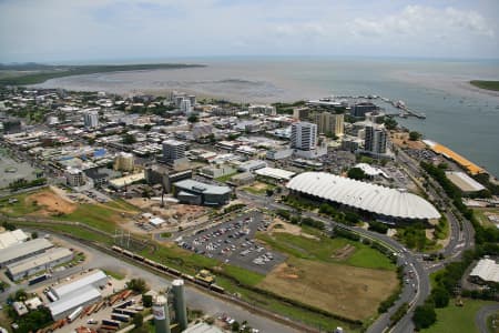 Aerial Image of CAIRNS LOOKING NORTH