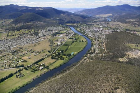 Aerial Image of DERWENT VALLEY AND NEW NORFOLK, TASMANIA