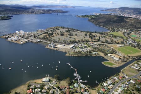 Aerial Image of NEW TOWN BAY AND SELFS POINT, HOBART