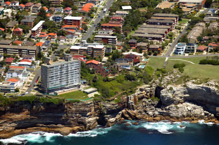 Aerial Image of STEEP COAST, VAUCLUSE