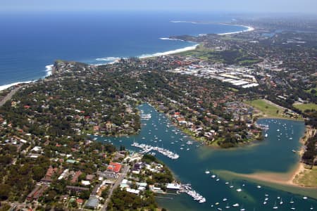 Aerial Image of NEWPORT TO THE SOUTH