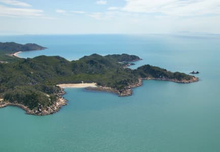 Aerial Image of MAGNETIC ISLAND