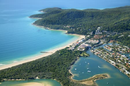 Aerial Image of NOOSA HEADS.