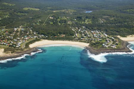 Aerial Image of GANNET BEACH AND JUWIN HEAD IN BAWLEY POINT.