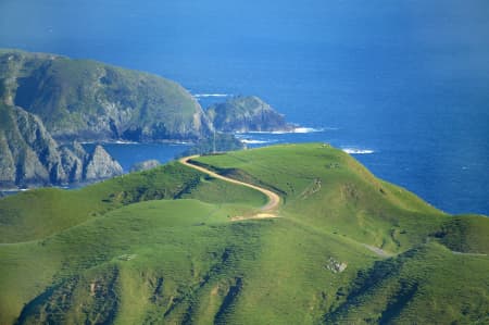 Aerial Image of ROAD ATOP RISE.