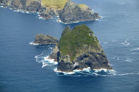 Aerial Image of PIERCY ISLAND AND CAPE BRETT.