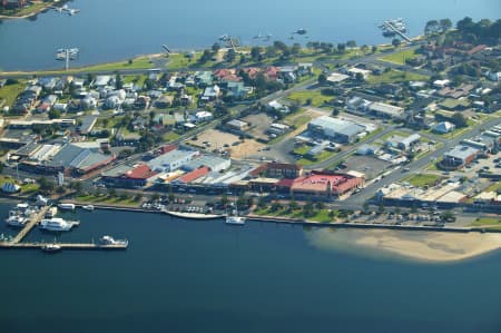 Aerial Image of LAKES ENTRANCE.