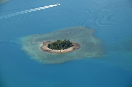 Aerial Image of LEISURE BOATING IN WHITSUNDAYS.