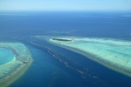 Aerial Image of HERON ISLAND.