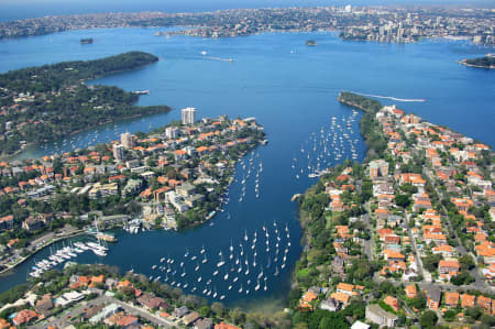 Aerial Image of CREMORNE POINT AND MOSMANS BAY.