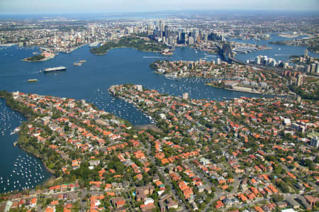 Aerial Image of CREMORNE TO THE CITY.