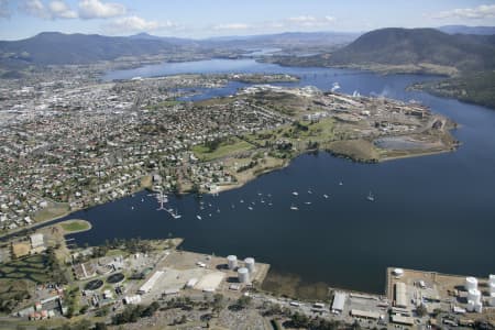 Aerial Image of NEW TOWN BAY TO THE NORTH HOBART.