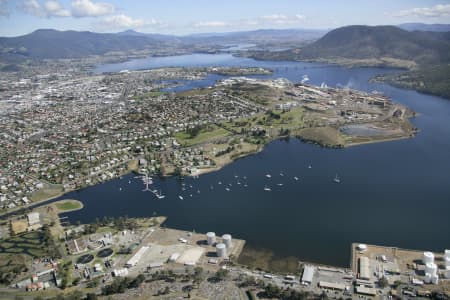 Aerial Image of NEW TOWN BAY TO THE NORTH HOBART.