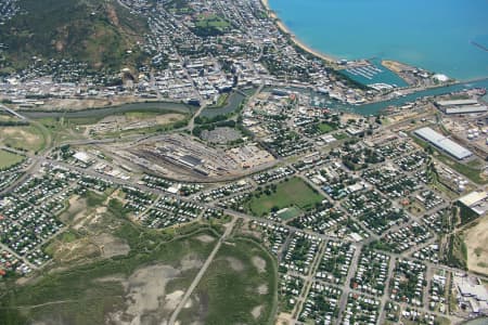 Aerial Image of RAILWAY ESTATE TO CLEVELAND BAY TOWNSVILLE.
