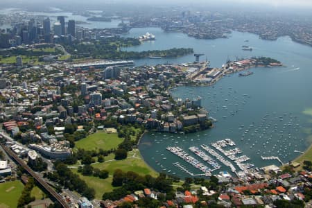 Aerial Image of DARLING POINT  TO CITY.