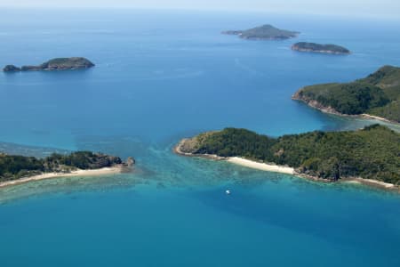 Aerial Image of ISLANDS ON THE GREAT BARRIER REEF.