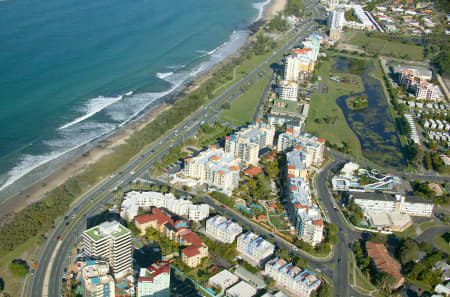 Aerial Image of ALEXANDRA HEADLAND BEACH AND MOTELS.