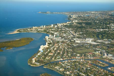 Aerial Image of MAROOCHYDORE AND ALEXANDRA HEADLAND.