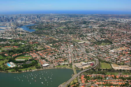 Aerial Image of LILYFIELD TO THE EAST