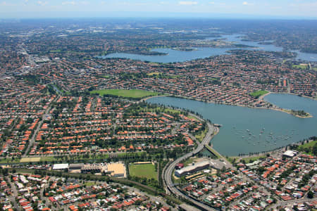 Aerial Image of LILYFIELD TO THE WEST