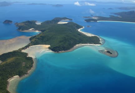 Aerial Image of HASLEWOOD ISLAND, WHITSUNDAYS, QUEENSLAND
