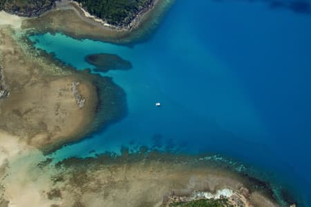 Aerial Image of HASLEWOOD ISLAND REEF, WHITSUNDAYS, QUEENSLAND