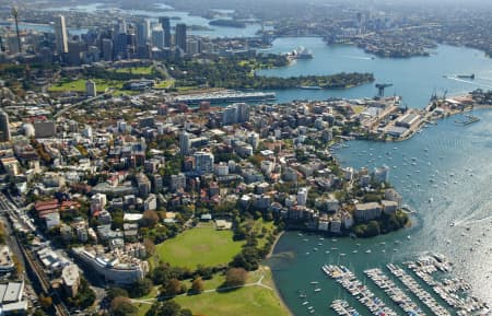 Aerial Image of RUSHCUTTERS BAY TO THE CITY
