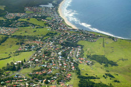 Aerial Image of LENNOX HEAD