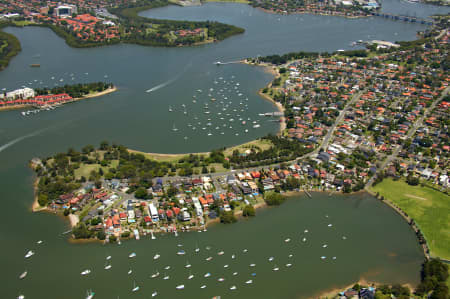 Aerial Image of PUTNEY POINT AND KISSING POINT BAY