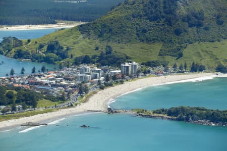 Aerial Image of MAIN BEACH AND THE MOUNT.